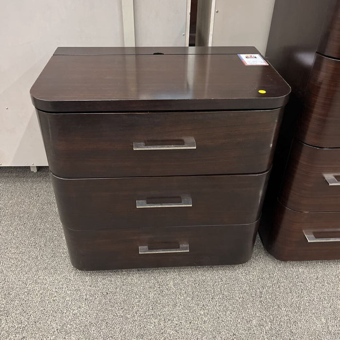 3 Drawer Nightstand w/ Pwr