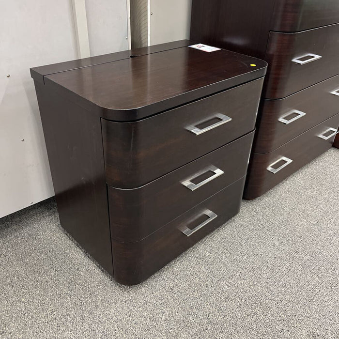 3 Drawer Nightstand w/ Pwr