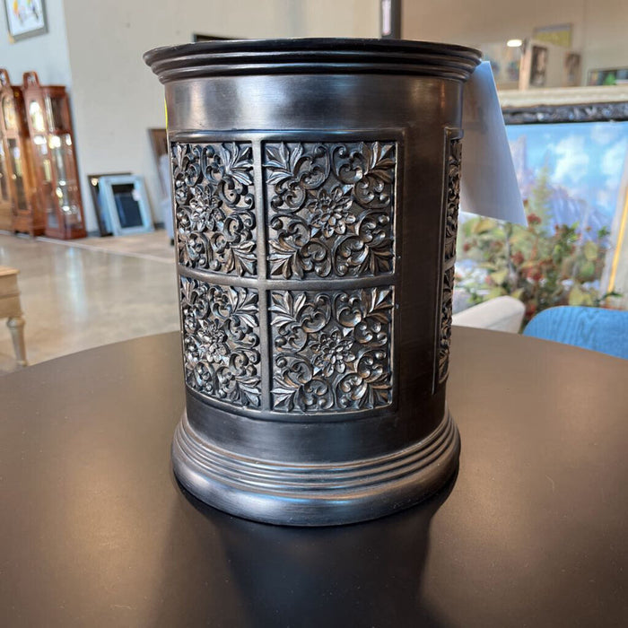 Black Floral Pot