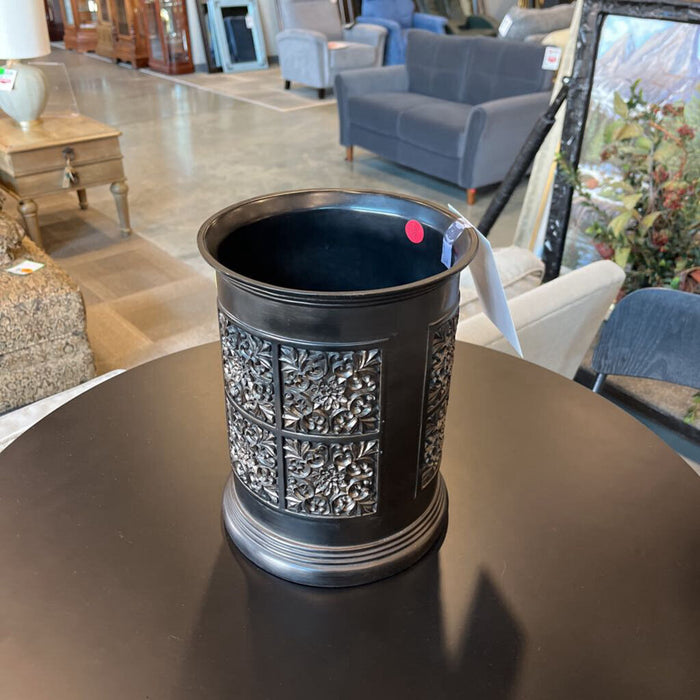 Black Floral Pot