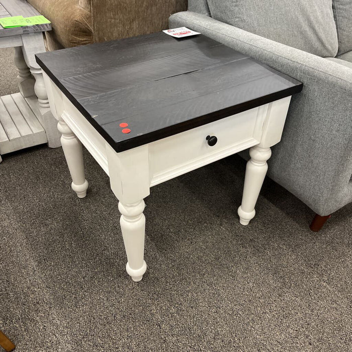White End Table w/ Power