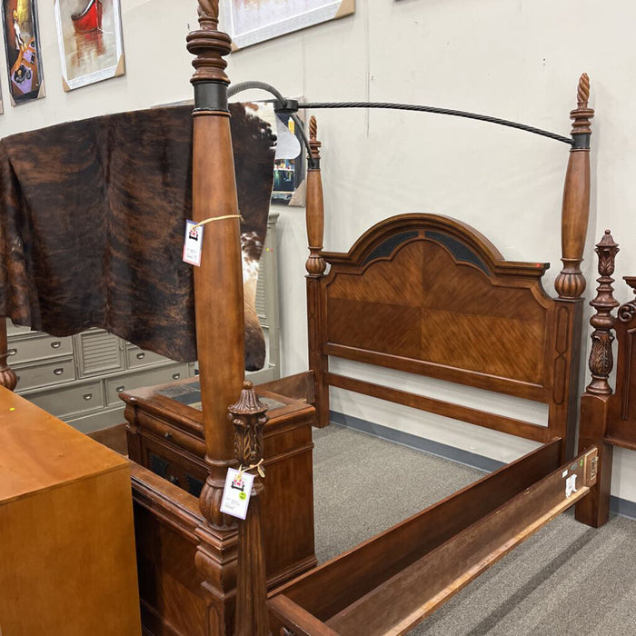 E./Cal.King Poster Bed