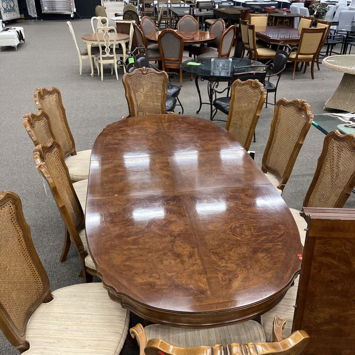 Vintage Oak Table w/ 10C 2L & Pads
