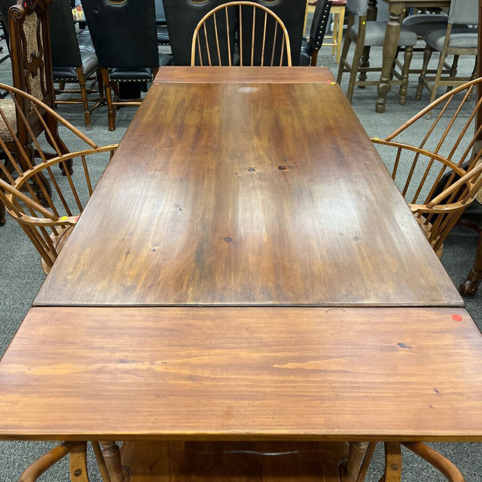 Maple Table w/ 4 Chairs 2 Leaves & Pads