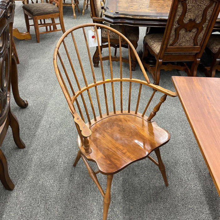 Maple Table w/ 4 Chairs 2 Leaves & Pads