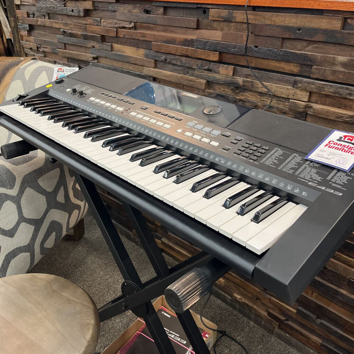 Yamaha Keyboard w/ Stand