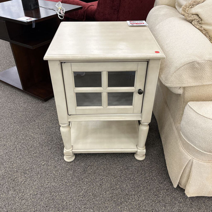 "Mirimyn" White End Table