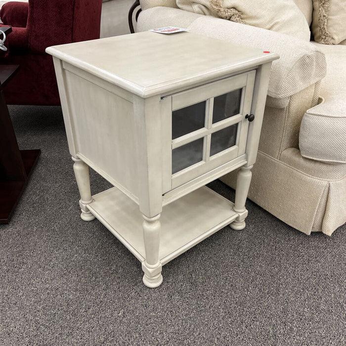 "Mirimyn" White End Table