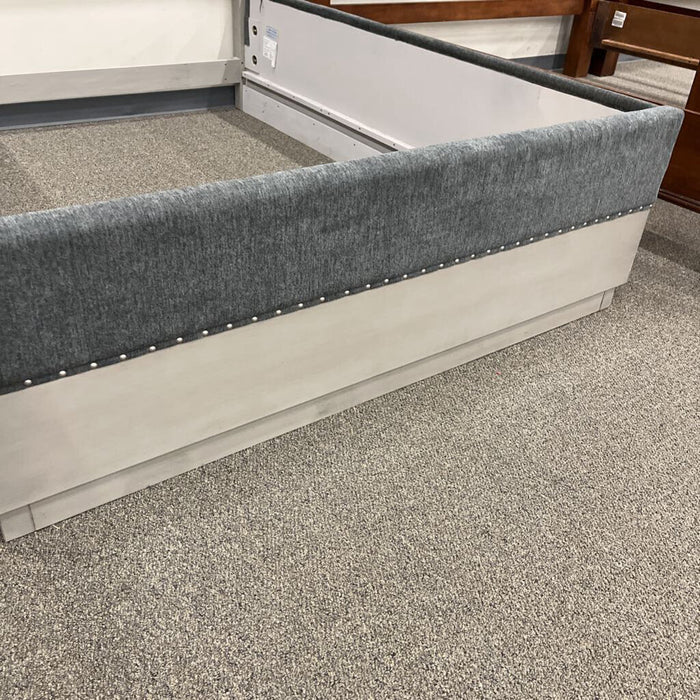 "Lilliana" Queen Bed