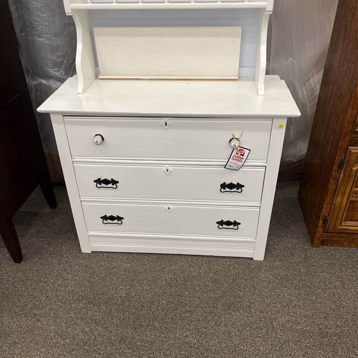 3 Dwr Chest w/ Hutch