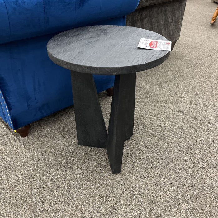 "Mattius" Black Round End Table