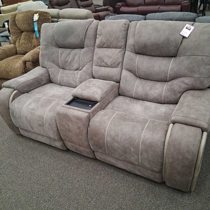 "Estilo" Taupe Pwh Loveseat