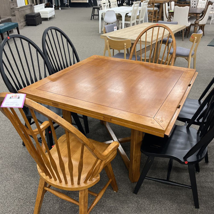 Drop-Leap Table w/ 6 Chairs