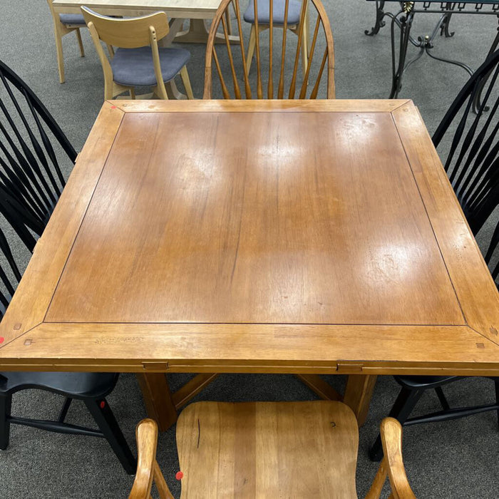 Drop-Leap Table w/ 6 Chairs
