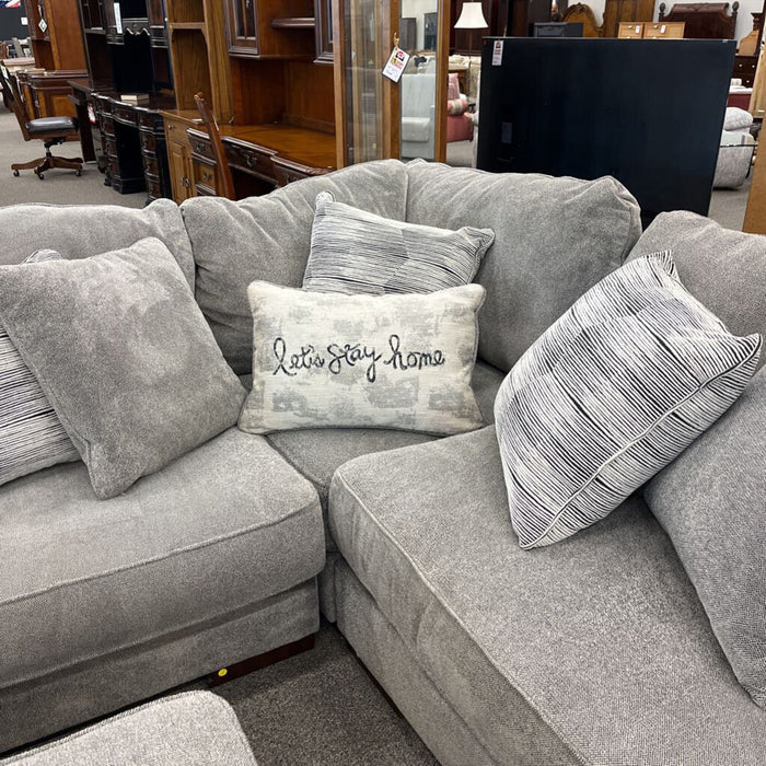 "Bayless" Gray 3pc. Sectional