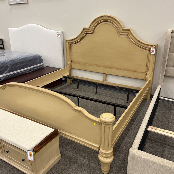 Cream E.King Bed