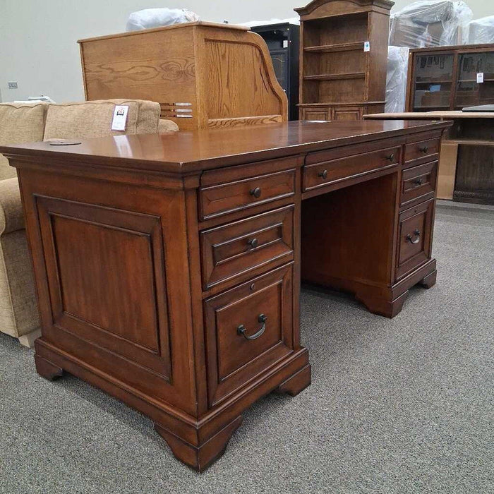 "Richmond" Executive Desk