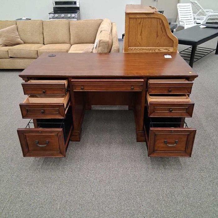 "Richmond" Executive Desk