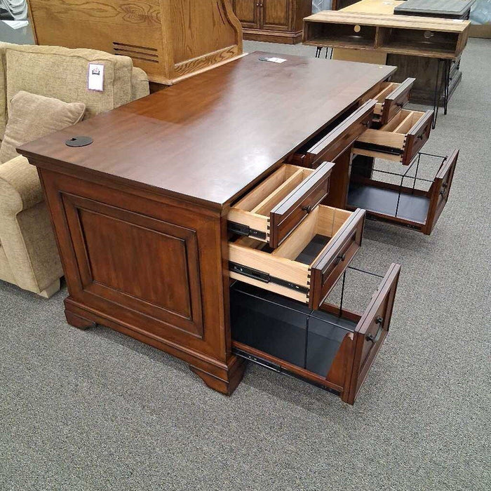 "Richmond" Executive Desk