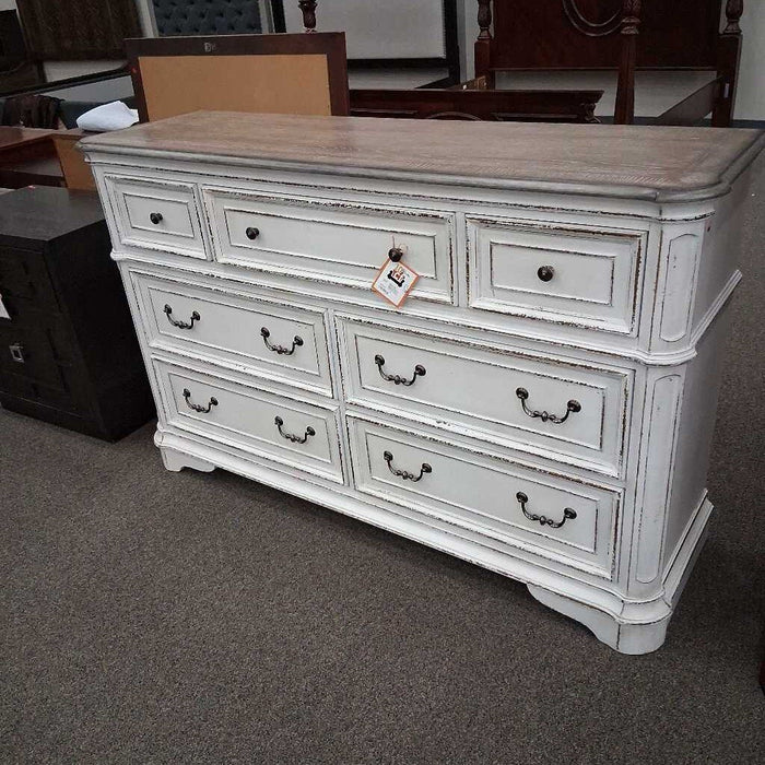 "Magnolia Manor" 7 Drawer Dresser