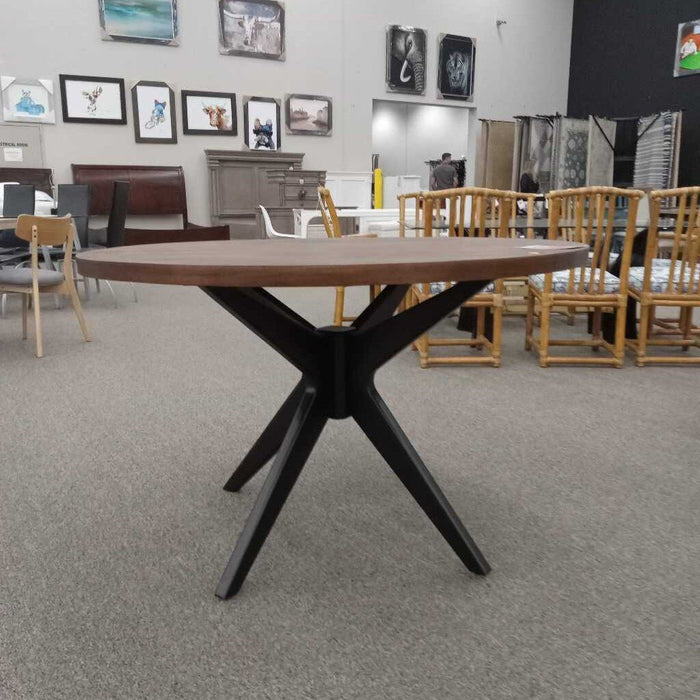 "Hazelton" Round Dining Table