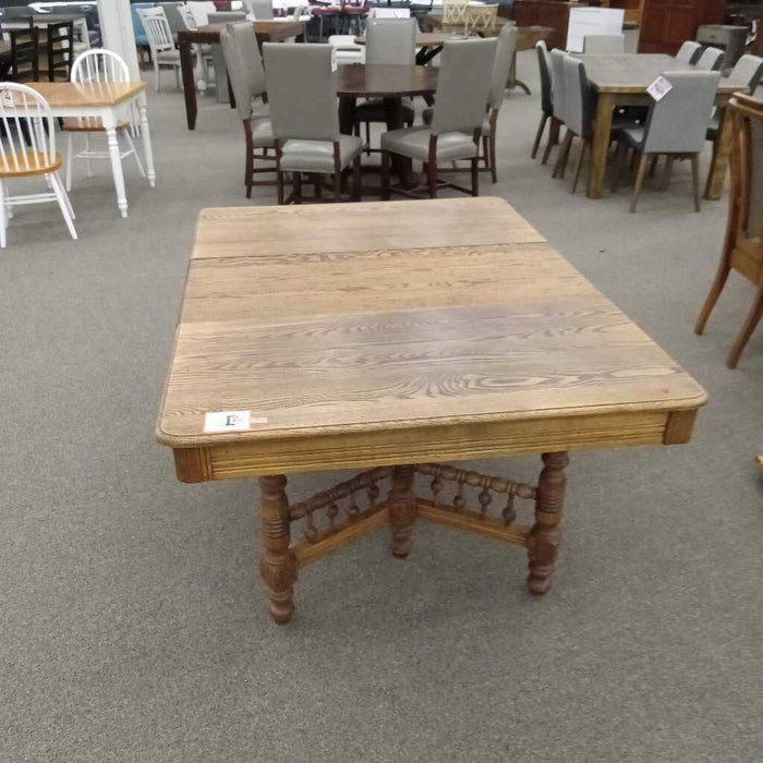Antique Oak Table w/ 2 Leaves