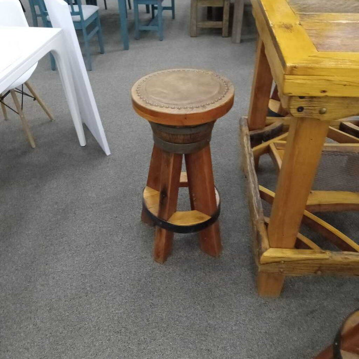 Rustic Cabin Style Table w/ 4 Stools