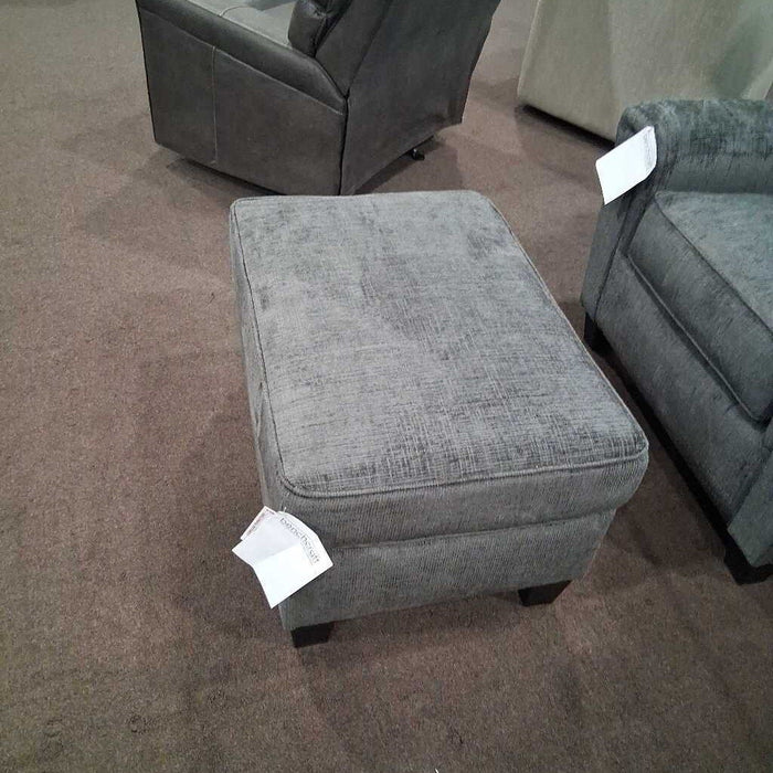 A 2520614 Erinslane Ottoman Gray