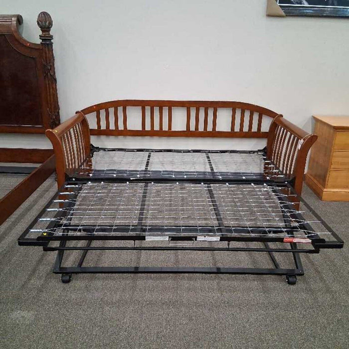 Wood Daybed w/ Trundle