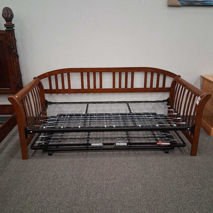 Wood Daybed w/ Trundle