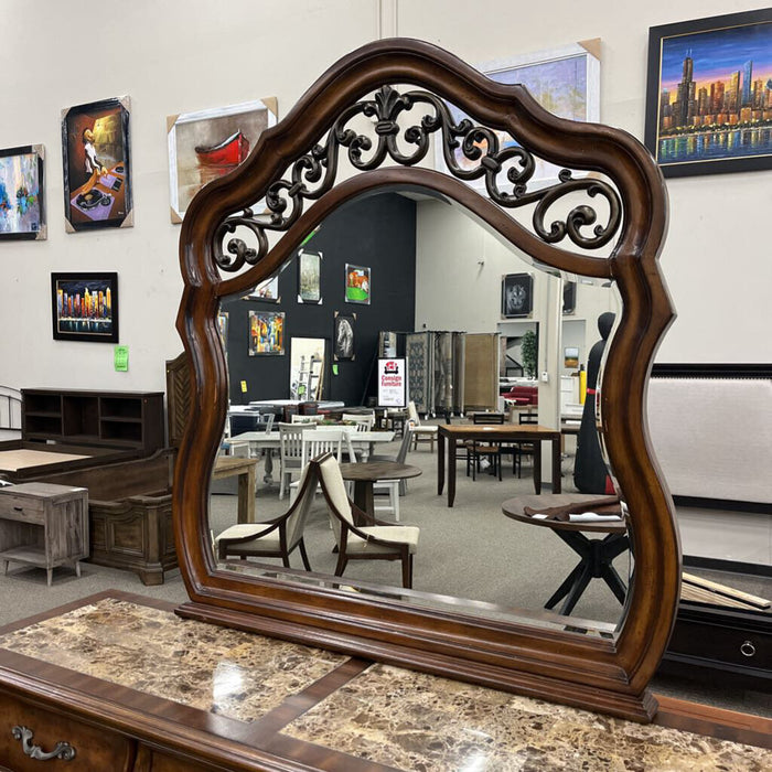 Marble top 7 draw w/ mirror