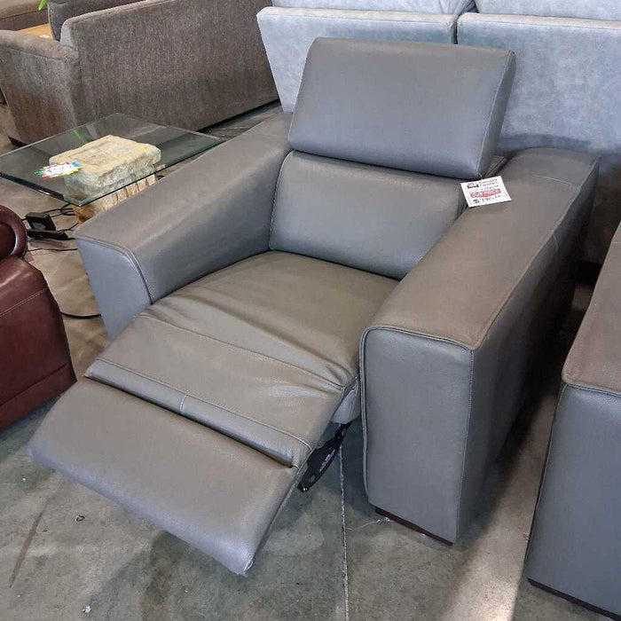 "Lewen" Gray Pwh Recliner