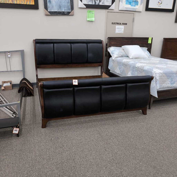 Collezione Europa Black Leather E.King Bed