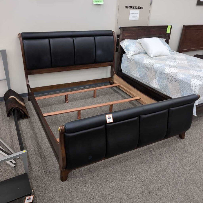 Collezione Europa Black Leather E.King Bed