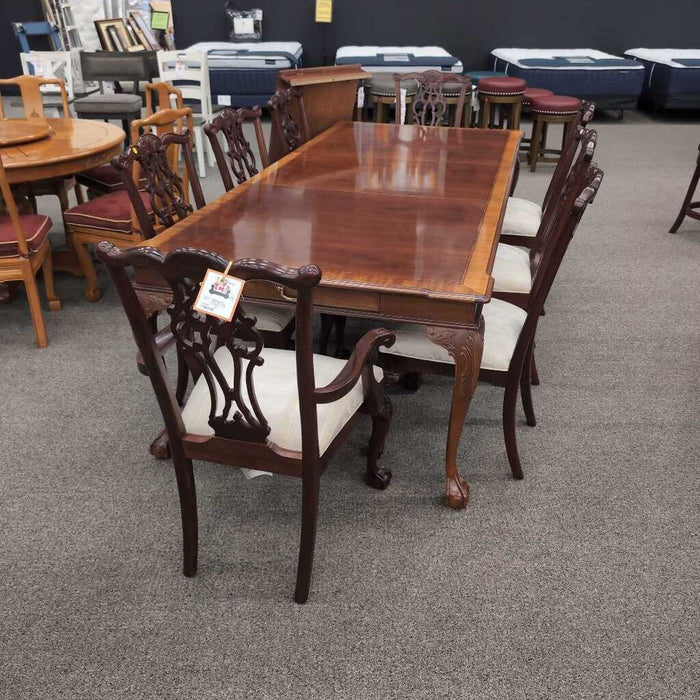 Table w/ 2 Leaves, Pads & 8 Chairs