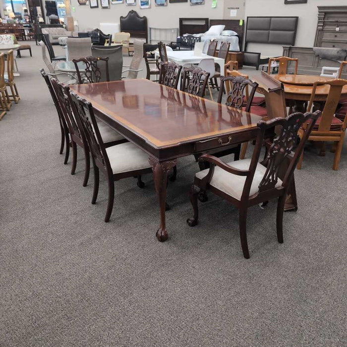 Table w/ 2 Leaves, Pads & 8 Chairs