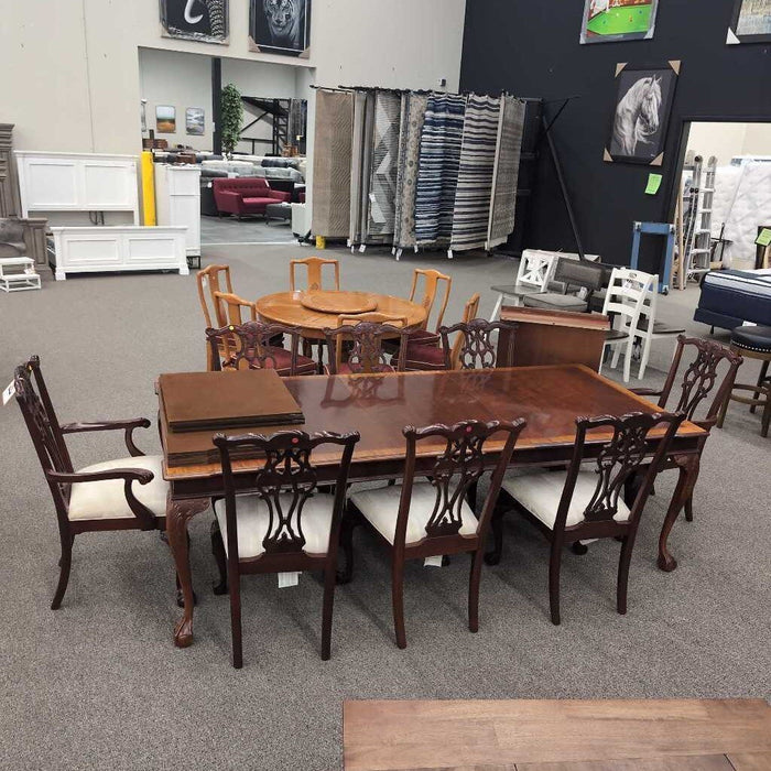 Table w/ 2 Leaves, Pads & 8 Chairs