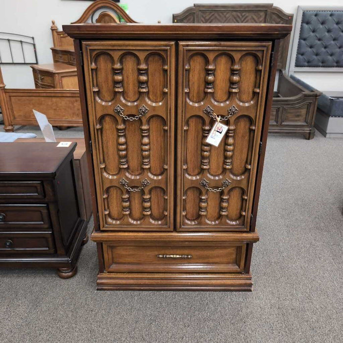 Vintage Oak gentlemen's chest