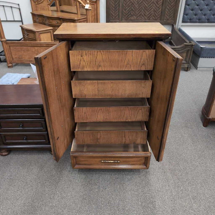 Vintage Oak gentlemen's chest