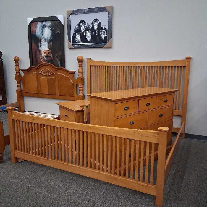 Honey 4pc. E.King Bedroom Set