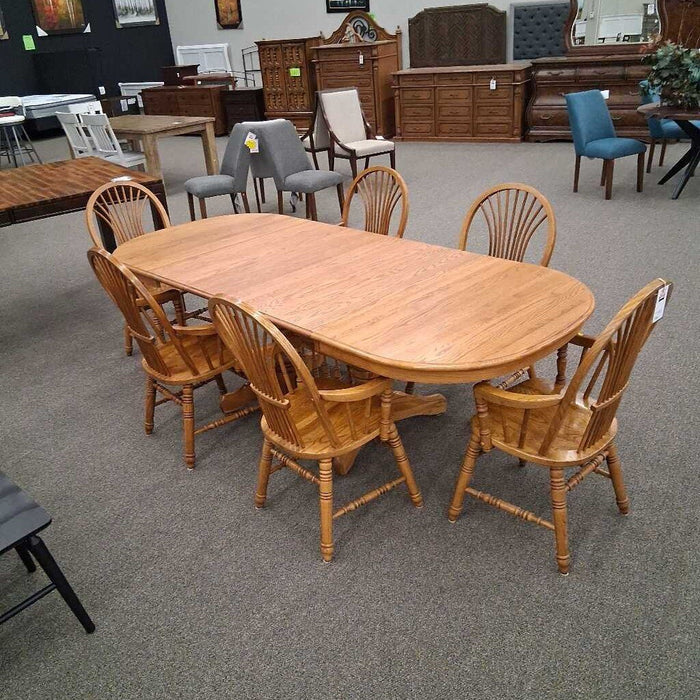 Oak Table w/ 4 Leaves 6 Chairs