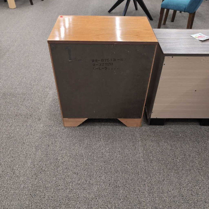 Oak 3 Drawer Nightstand