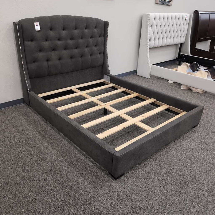 Gray Uph. Queen Bed