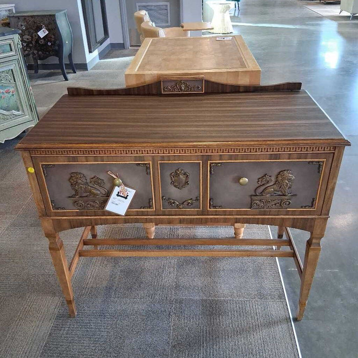 Lion Entry Table