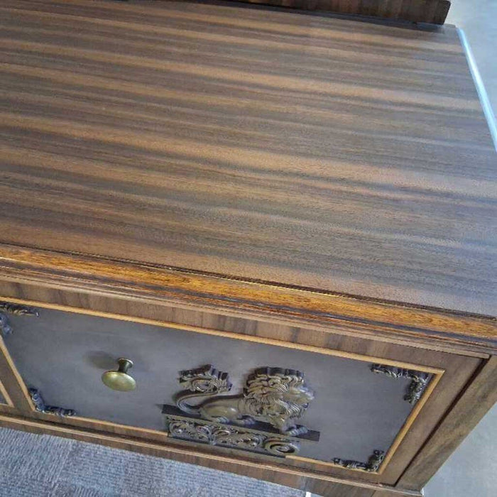 Lion Entry Table