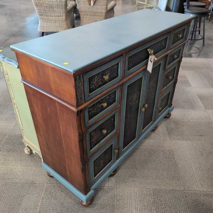 Blue/Brown Buffet