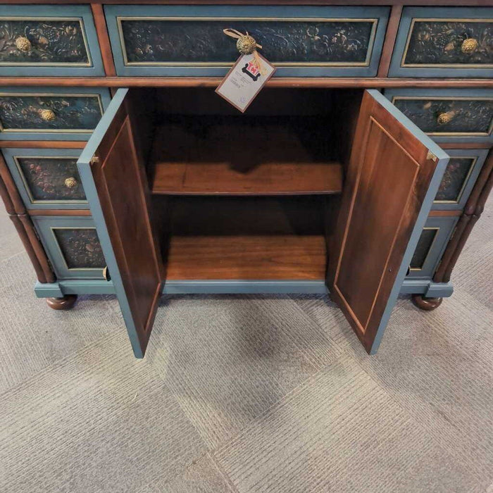 Blue/Brown Buffet