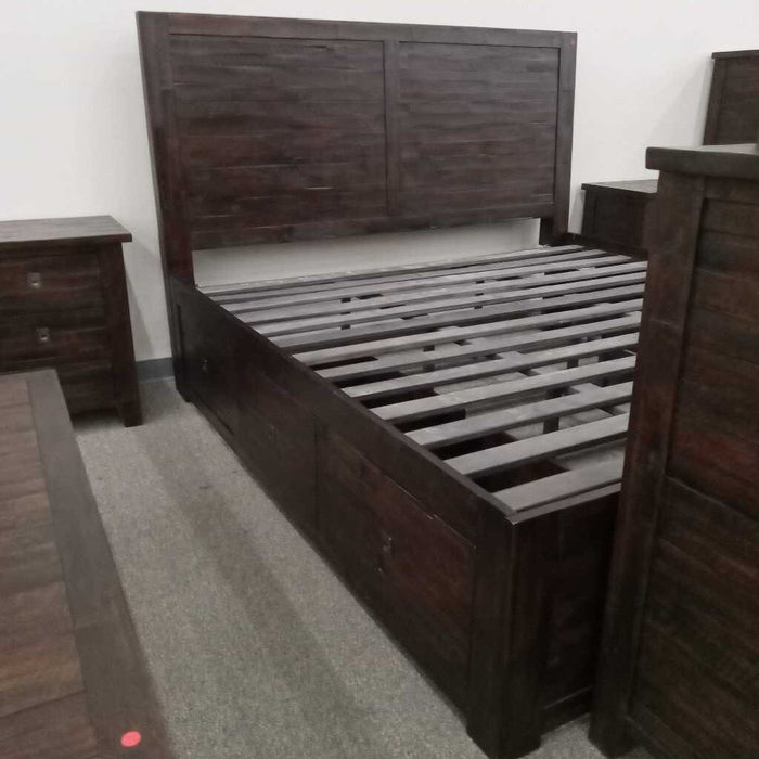 "Kona Grove" 7pc. E.King Capt. Bedroom Set