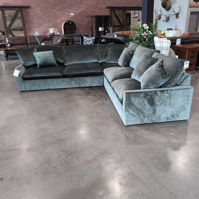 A 78001 Carriage View 3pc. Sectional