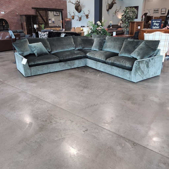 A 78001 Carriage View 3pc. Sectional